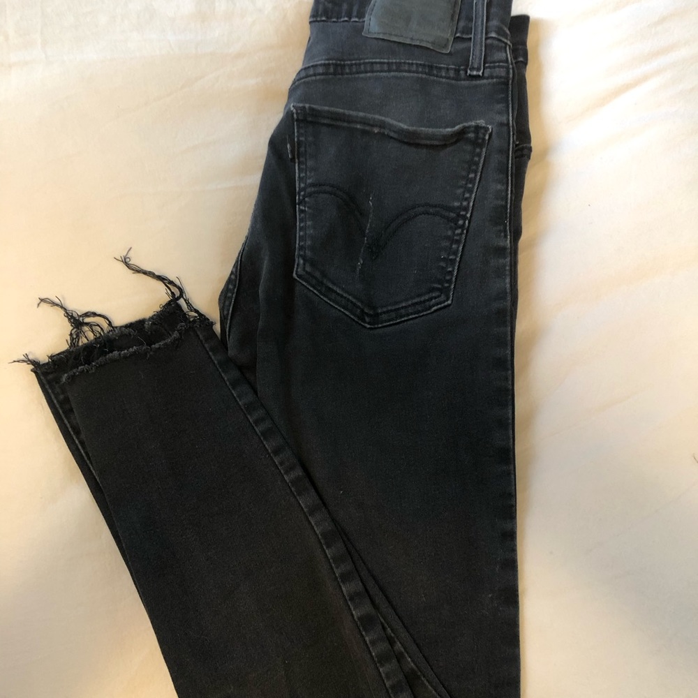Levi’s black high rise skinny jeans